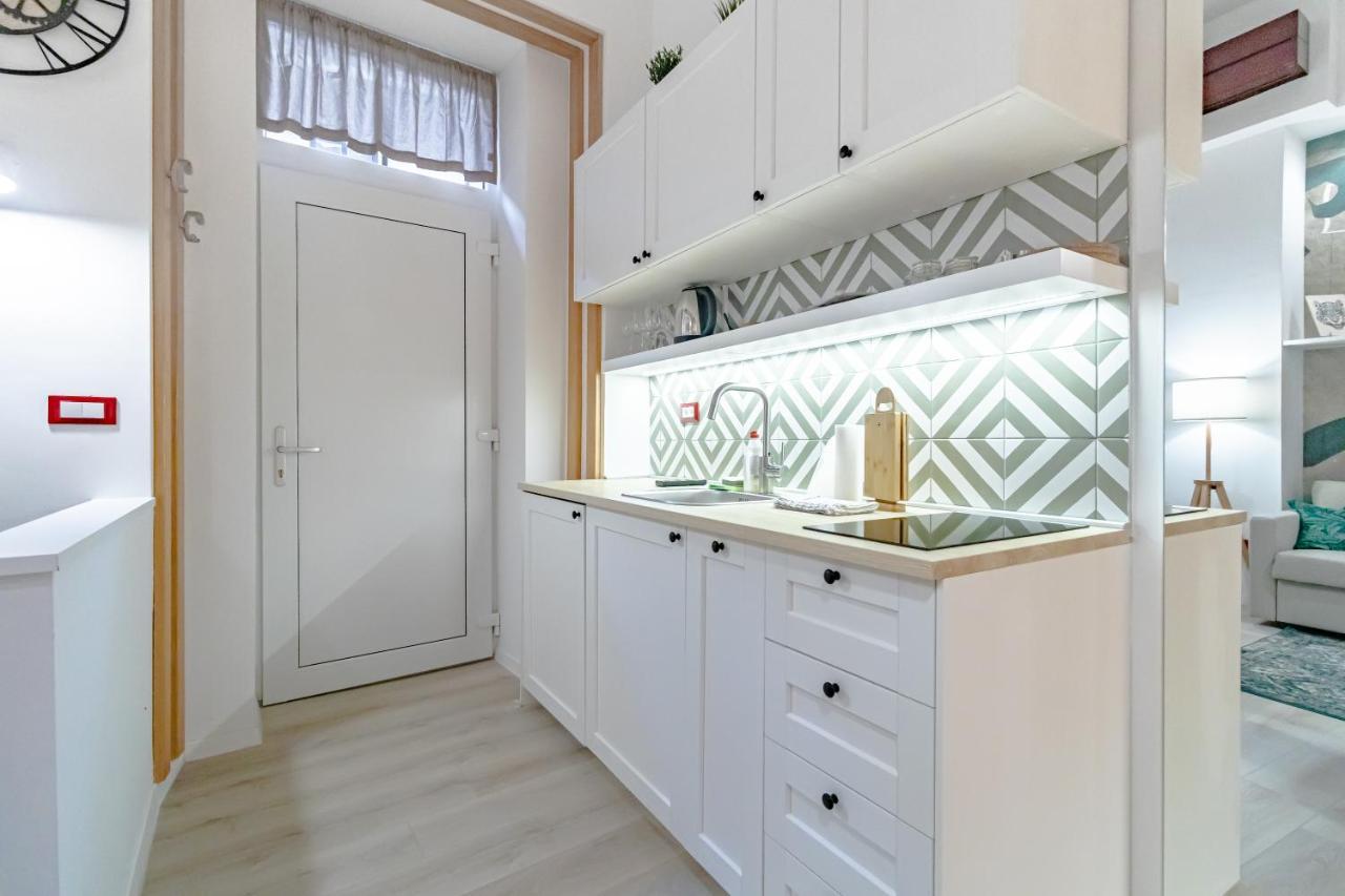 Green Gallery On A Main Square Apartment Zagreb Bagian luar foto