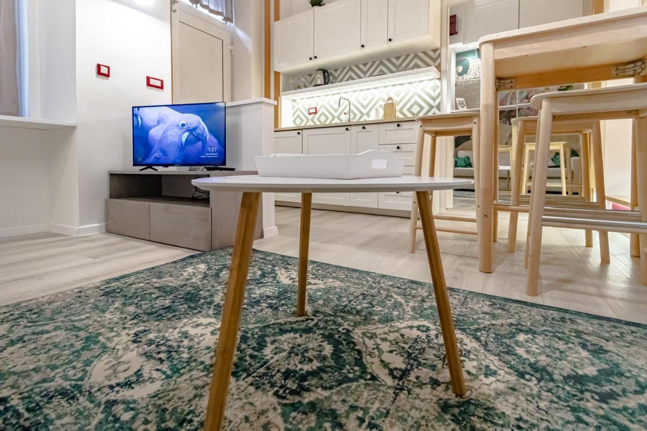 Green Gallery On A Main Square Apartment Zagreb Bagian luar foto